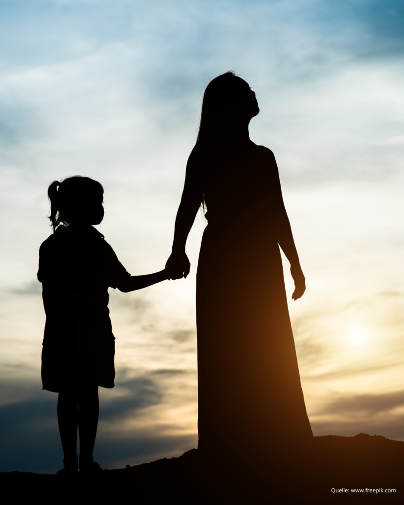 Mangelnde Wertschätzung: Mutter mit Kind als Silhouette